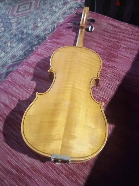 ڤيولين تشيكي 
Antonio's Stradivarius 2