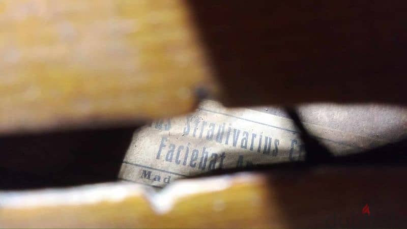 ڤيولين تشيكي 
Antonio's Stradivarius 4