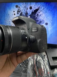 للبيع كاميرا كانون800d جديده لم تستخدم ولينس 18/55stm بكل مشتملاتها