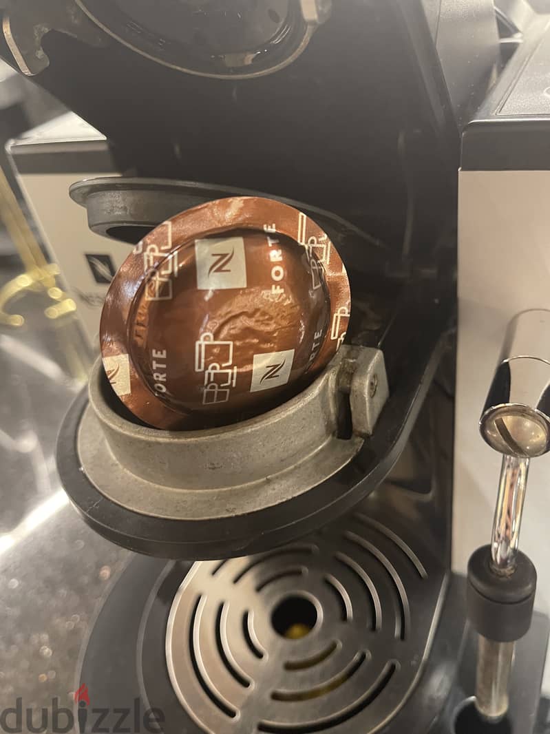 ماكينة قهوة nesspresso ES 80 Pro 8