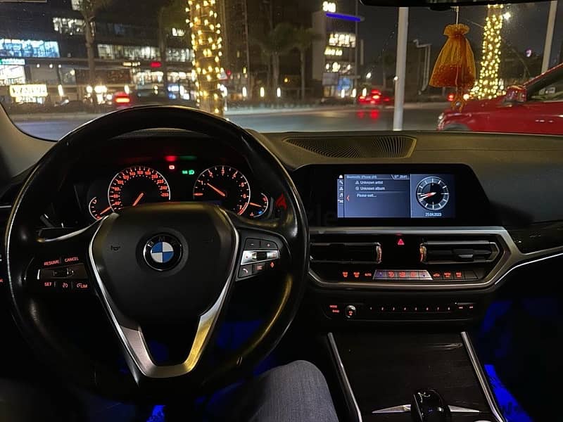 BMW 320I luxury 4