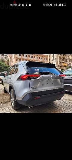 تويوتا Rav4ماشية أربعة عشرة الف كيلو فقط فتحة سقف