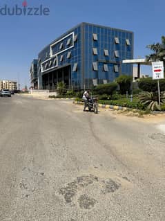 مكتب 73 متر للبيع في مول ديونز الشيخ زايد أمام المدرسة الأمريكية على شارع رئيسي 0