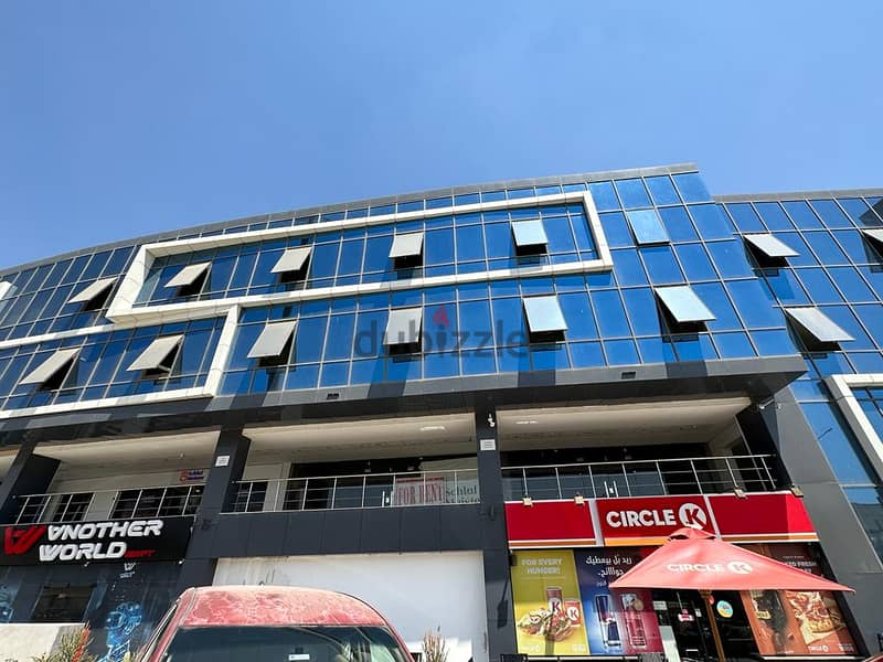 مكتب 73 متر للبيع في مول ديونز الشيخ زايد أمام المدرسة الأمريكية على شارع رئيسي 2