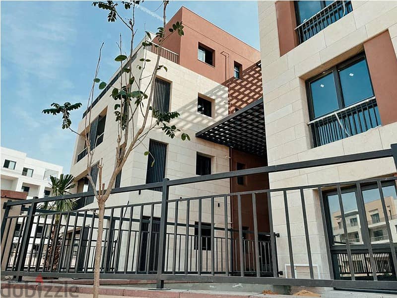 شقة+روف مفروشة جاهزة للسكن للبيع ديستريكت 5 مراكز District 5 Marakez 1
