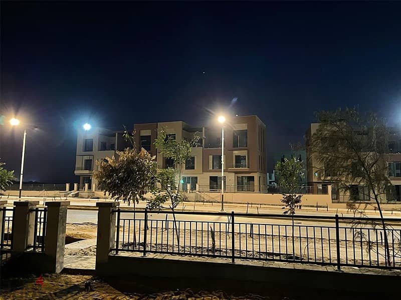 شقة+روف مفروشة جاهزة للسكن للبيع ديستريكت 5 مراكز District 5 Marakez 4