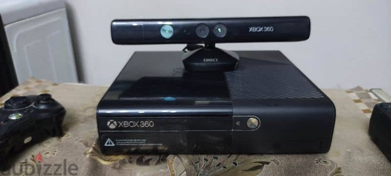 Xbox 360 slimكينيكت و  دراعان أصلي هارد 250 4