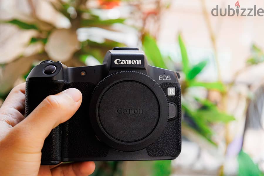Canon R + Adaptor + Box 14