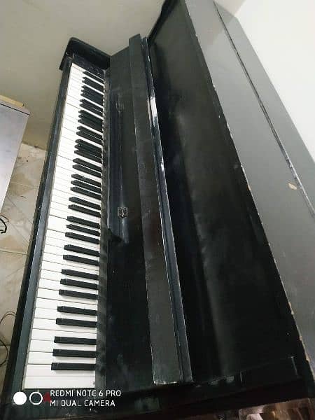 بيانو محتاج تظبيط صوابع عاج بحاله ممتازه ٣ دواسه 3
