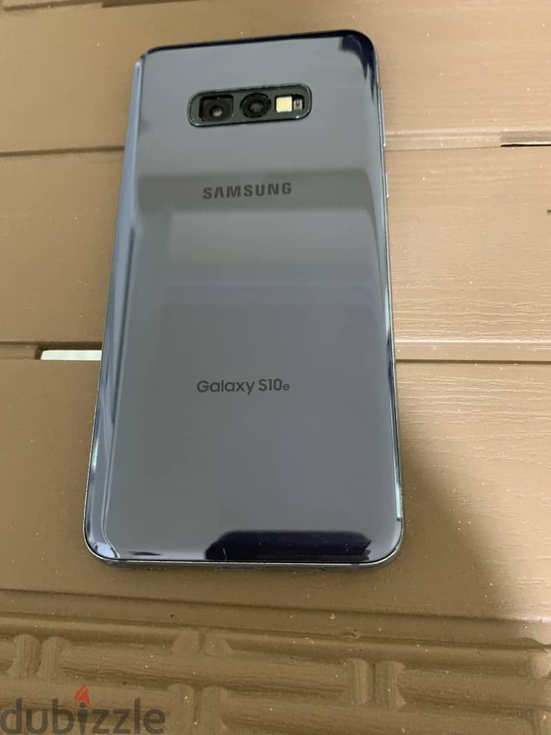 Samsung Galaxy S10e 1