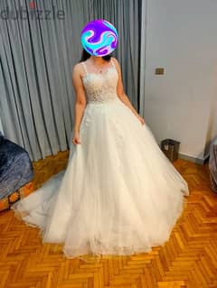 فستان زفاف للبيع او للإيجار