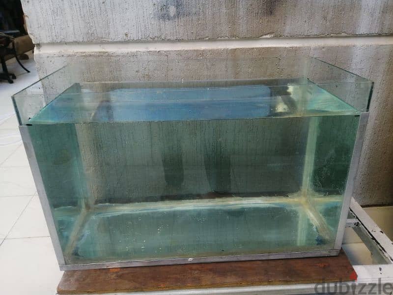 حوض سمك حجم كبير محمل زجاج ٦ مل 5