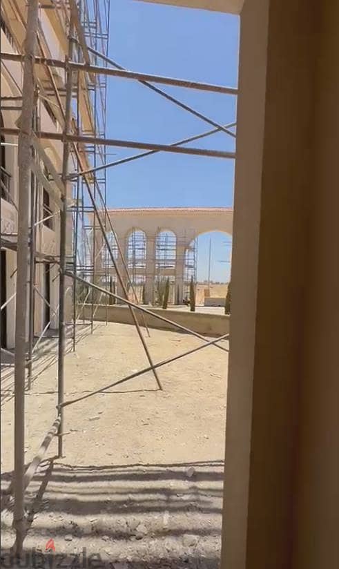 شقة 3 غرف متشطبة بالتكيفات استلام 2025 بالقسط على 3 سنوات في الشيخ زايد القديمة كمبوند فيلدج ويست دره VILLAGE WEST DORRA 10