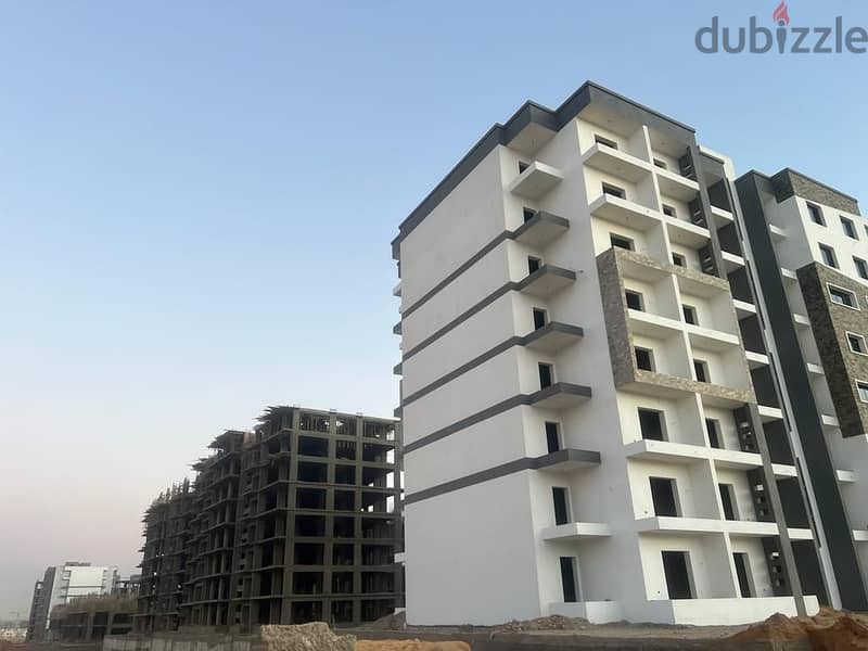 An apartment ready for inspection for sale with a down payment of only 603 thousand EGP. You will live inside an already built compound near the Al-Ma 4