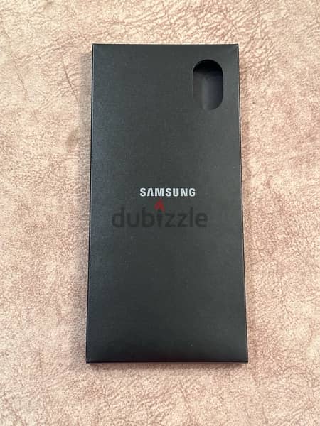 Galaxy Z Flip 4 - 256 GB - Brand New (Store Demo) 2