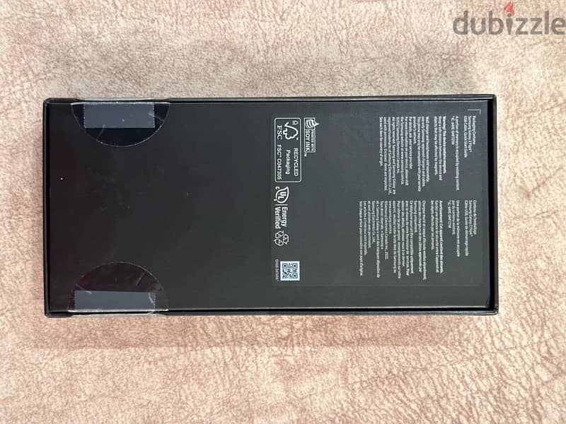 Galaxy Z Flip 4 - 256 GB - Brand New (Store Demo) 5
