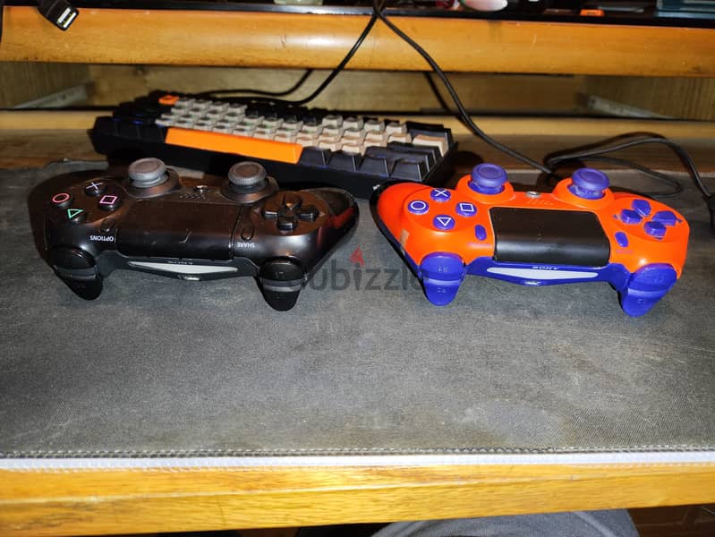 x2 Dualshock 4 (PS4) Controllers 2