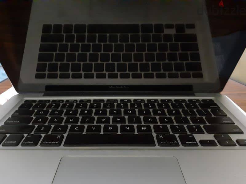 MacBook Pro (13-inch, Early 2011) with charger  بحالة جيدة 1