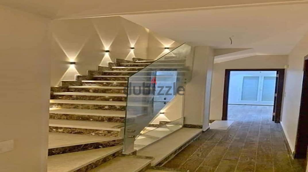 For sale, penthouse, 211 sqm, at a snapshot price, immediate receipt, close to Mall of Egypt in October 5