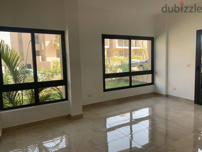 For sale apartment ready to move , in Al Marasem Fifth Square Compound 2