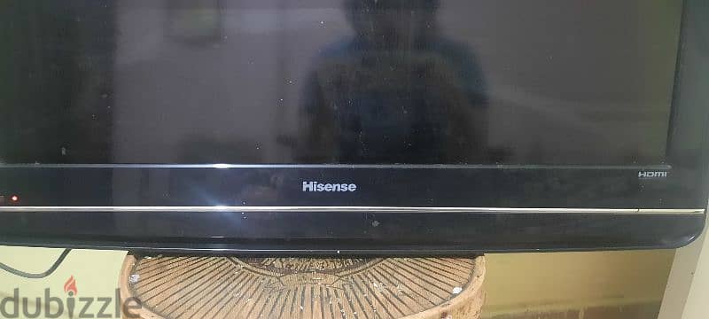 شاشة 32 بوصة Hisense tv مخبوطة من النص 1
