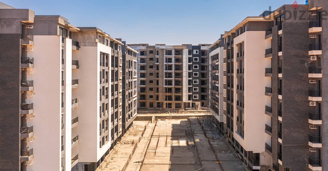 Immediate receipt of a 200 sqm apartment in Castle Landmark Compound in the Administrative Capital in R7, with a 10% down payment over 10 years. 3