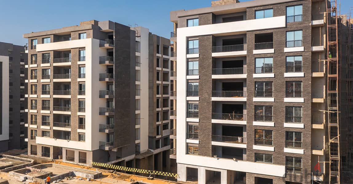 Immediate receipt of a 200 sqm apartment in Castle Landmark Compound in the Administrative Capital in R7, with a 10% down payment over 10 years. 5