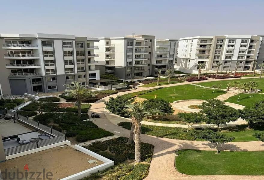 Apartment with garden for sale in installments in the most prestigious compound in the settlement Hyde Park 3