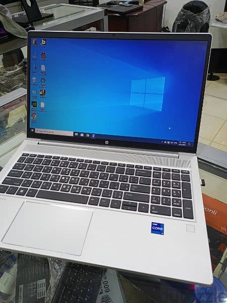 HP proBook 450 G9
ci7 -th12 5
