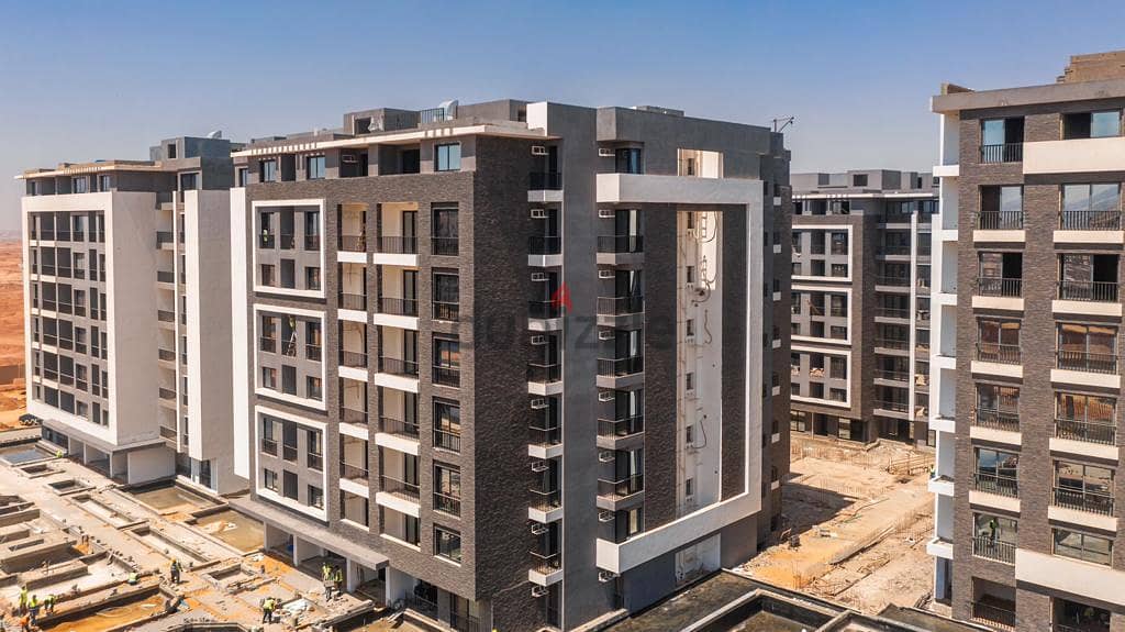 Immediate receipt of a 205 sqm apartment in Castle Landmark Compound in the Administrative Capital in R7, with a 10% down payment over 10 years. 7