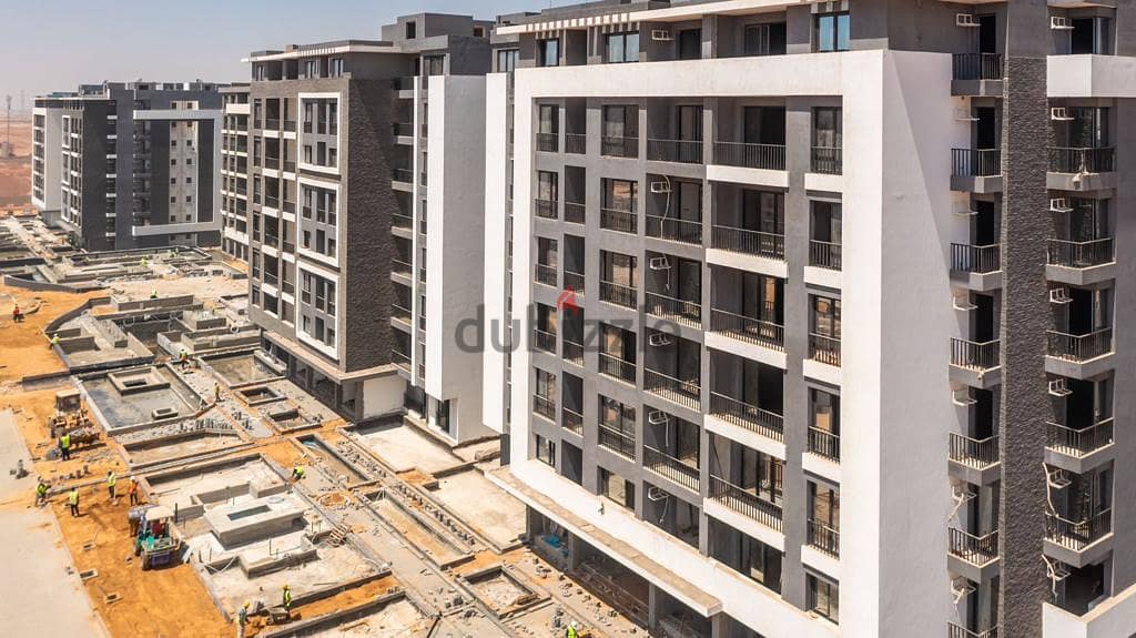 Immediate receipt of a 205 sqm apartment in Castle Landmark Compound in the Administrative Capital in R7, with a 10% down payment over 10 years. 11