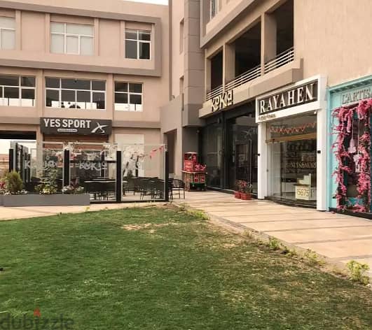 مكتب اداري للبيع فوري في مول الكارما ٤ بجانب بنك الاهلي Al Karma Mall 7