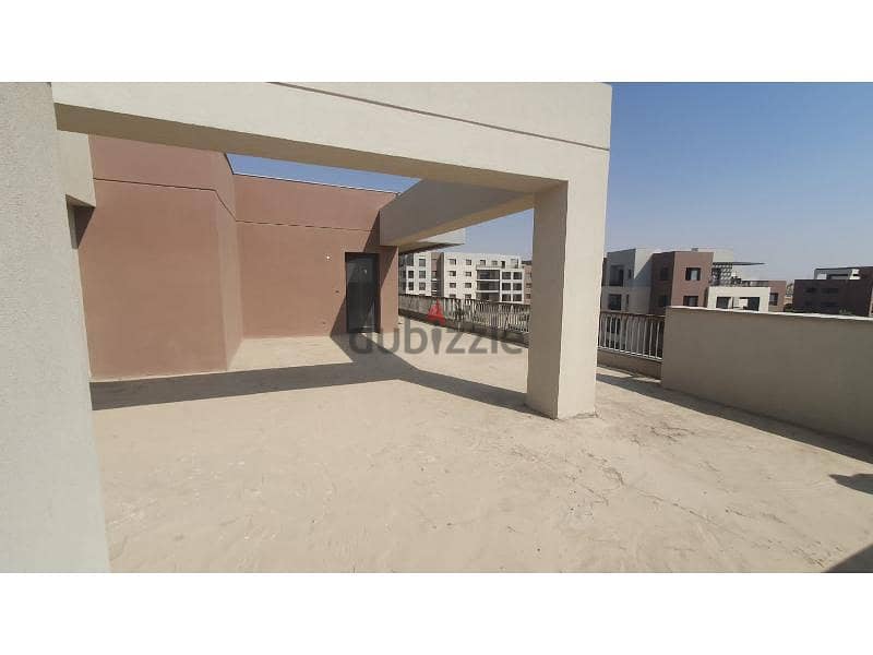 Delivered Penthouse in District 5 New Cairo 7