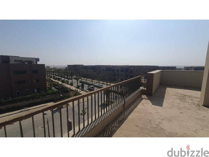 Delivered Penthouse in District 5 New Cairo 8