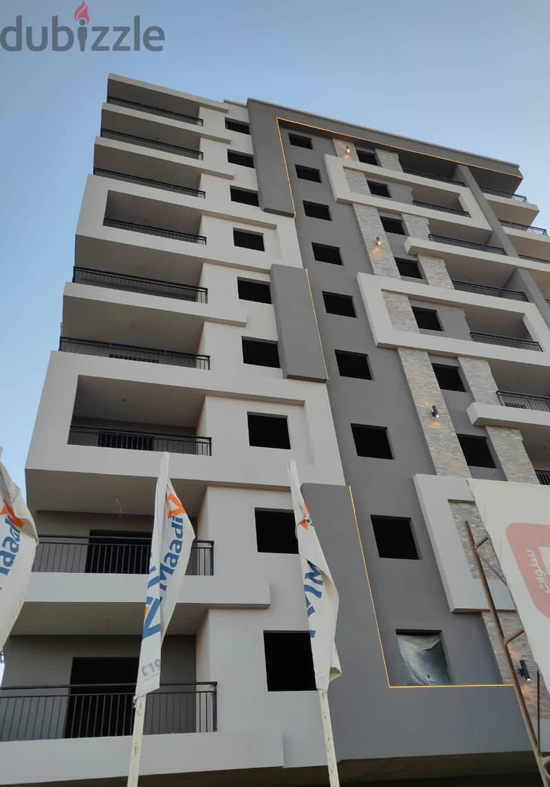 93-meter apartment in a full-service compound next to Wadi Degla Club, installments over two years 2