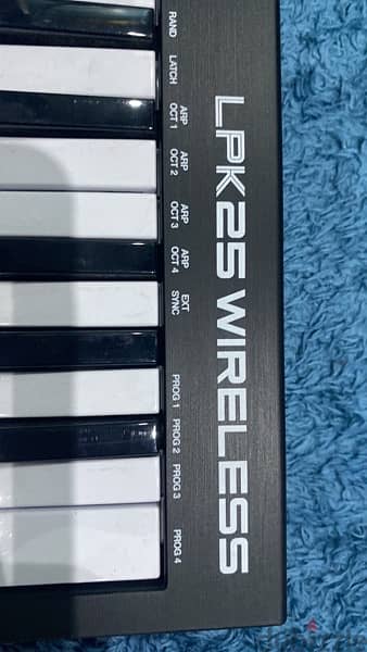 MIDI keyboard akai 25 wireless 2