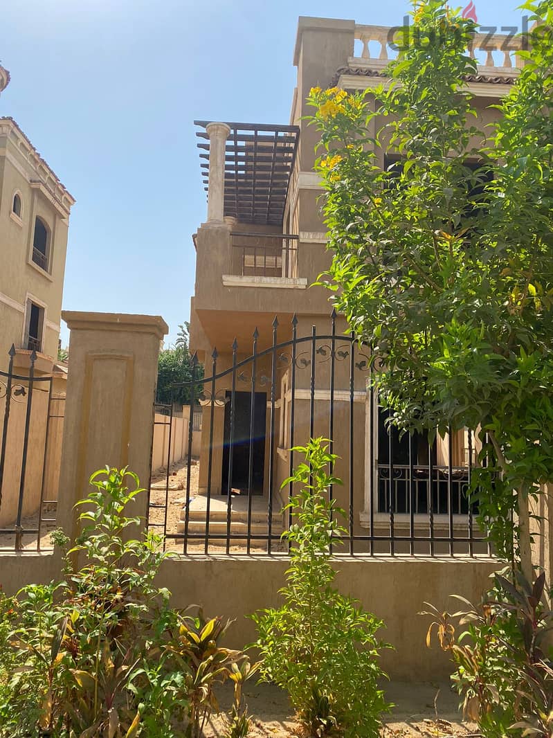 Distinctive standalone villa, 690 square meters, in the Etoile de Ville compound, Al Ahly Sabbour, in the Fifth Settlement. 1