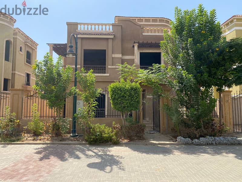 Distinctive standalone villa, 690 square meters, in the Etoile de Ville compound, Al Ahly Sabbour, in the Fifth Settlement. 2