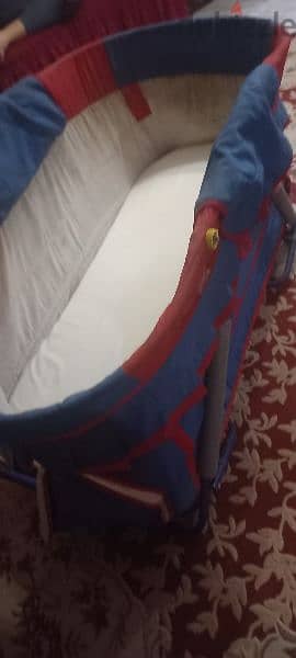 سرير اطفال مستعمل للبيع 1