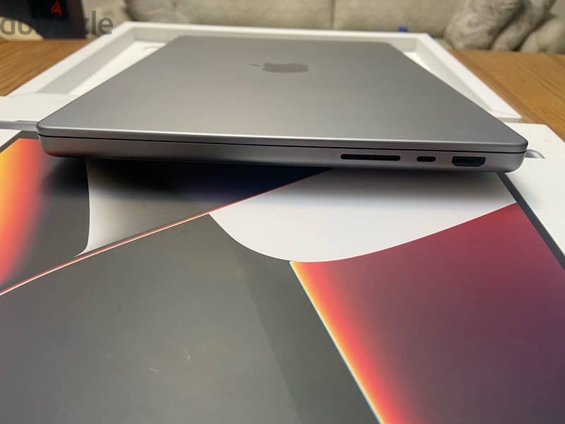 Macbook Pro  14 Inch 16GB - هارد ١ تيرا جديد تماما النسخة الاعلي 3