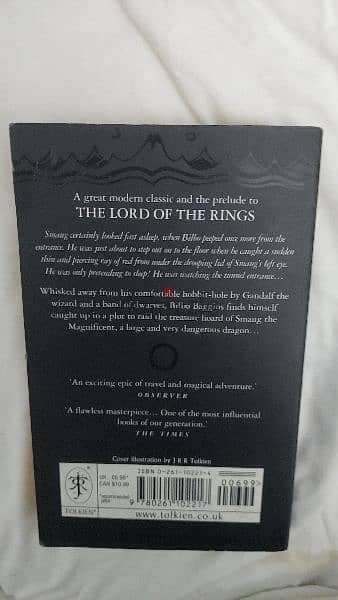 كتاب The Hobbit للبيع 2