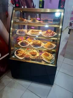 ثلاجة عرض حلويات ايطالي