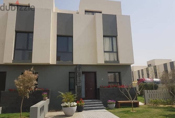 town house 240  meters for sale  fully finished, in Al-Buruj Compound, in installments over 7 years 7