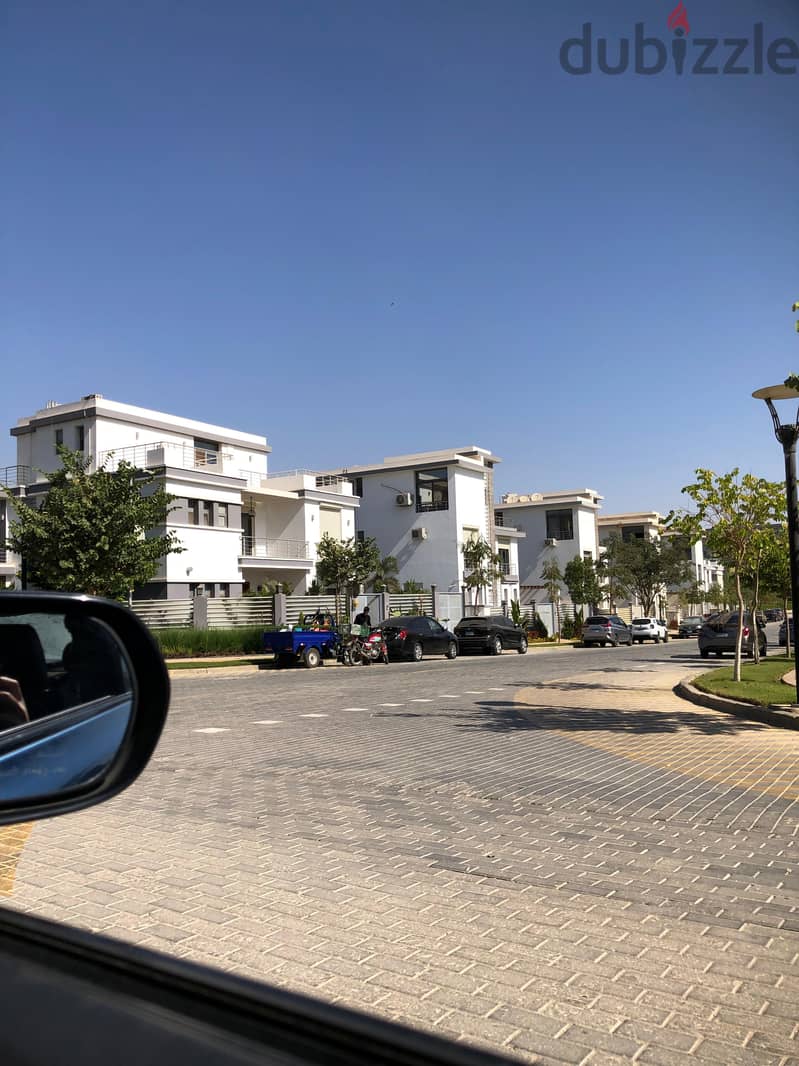 Own a villa with a down payment of 1,600,000 in the most prestigious villas community in front of the Kempinski Hotel 1