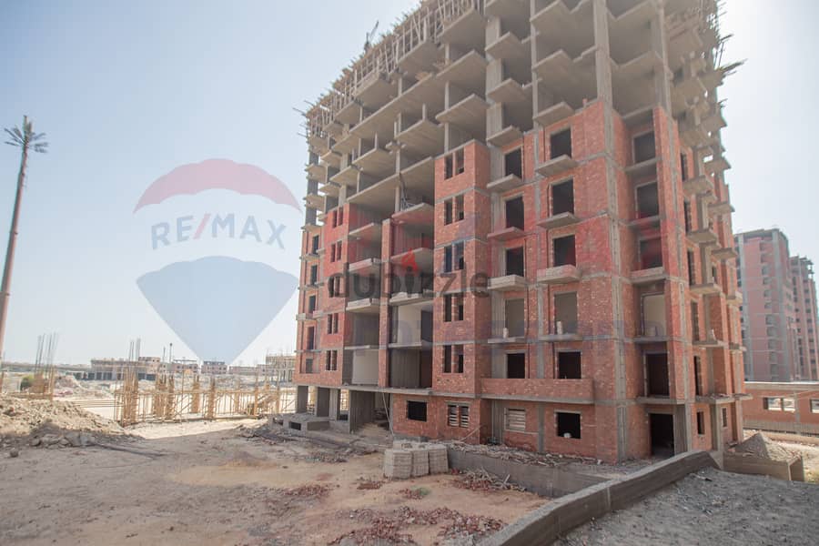 Own your apartment in Sawary Compound with open views of the landscape 16