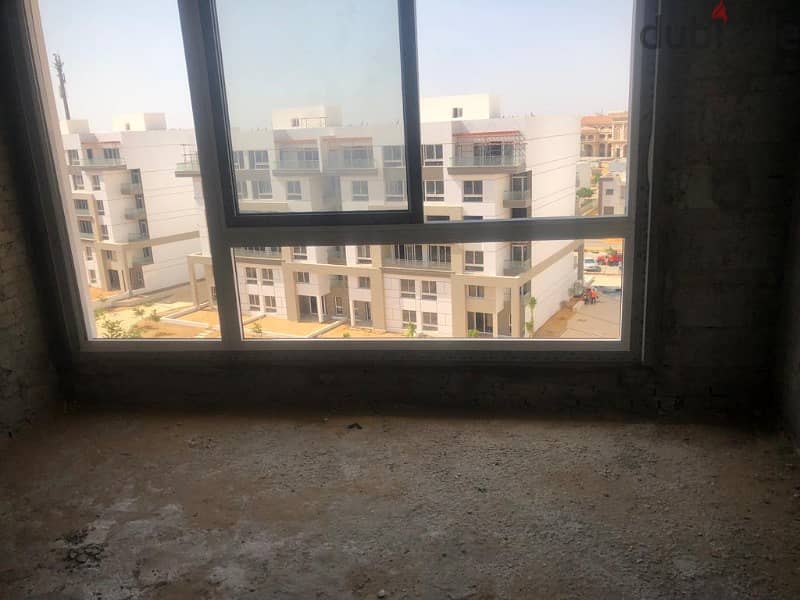 The cheapest price for an apartment 216 meters in Hyde Park Compound, Fifth Settlement, with clear sea receipt, on an open landscape view. 9