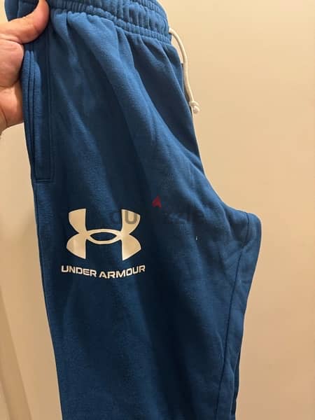 Under armour M size 4