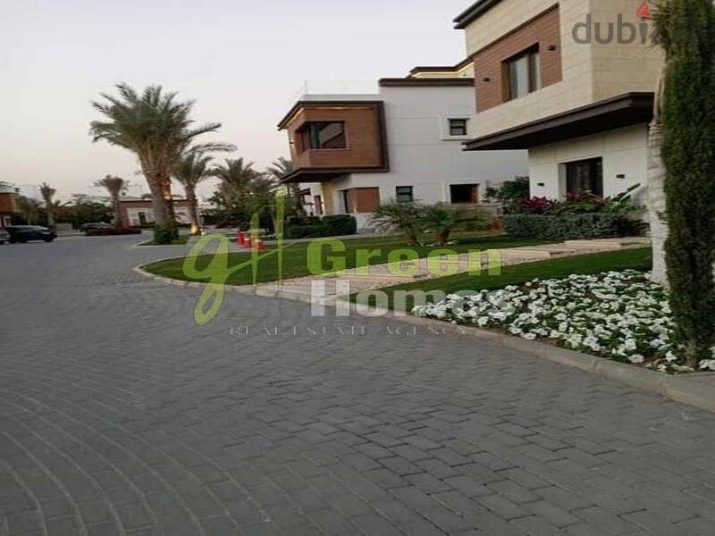 Town house 225 m Side view on the club house IN Azzar 2 for sale 3