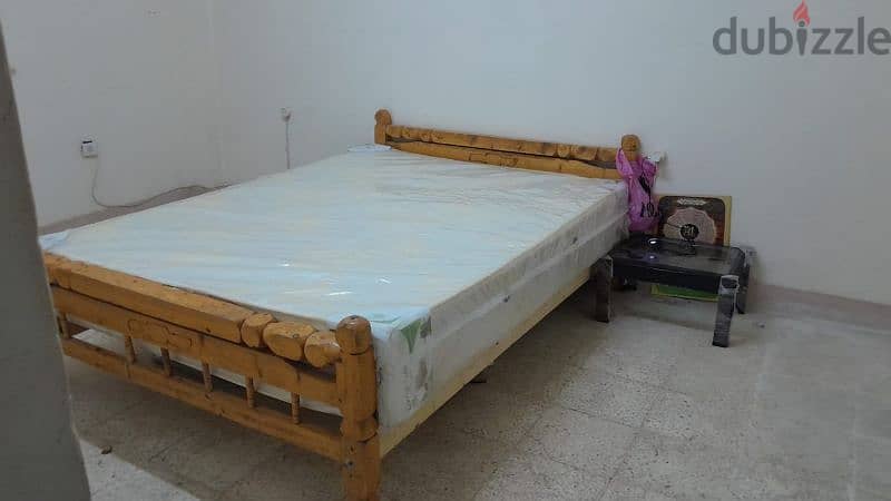 سرير متر ونص مع مرتبة سوست بحالة جيده(4000) 4