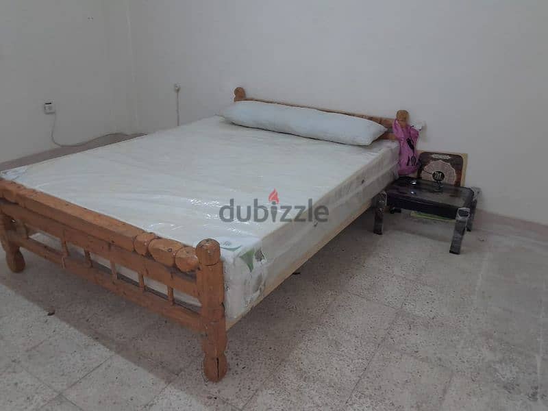 سرير متر ونص مع مرتبة سوست بحالة جيده(4000) 5